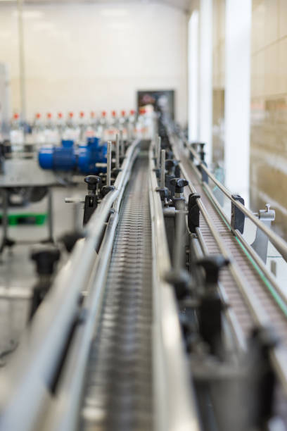 istock Plate conveyor for transportation of glass bottles 862370246