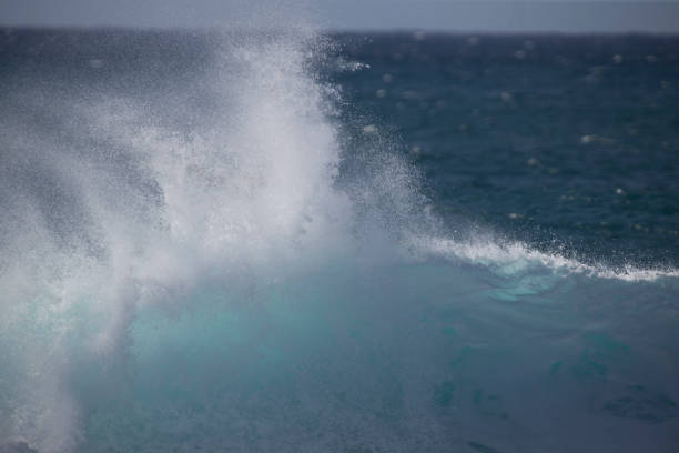 istock Wave breaking on the North Shore of Oahu, Hawaii 862377552