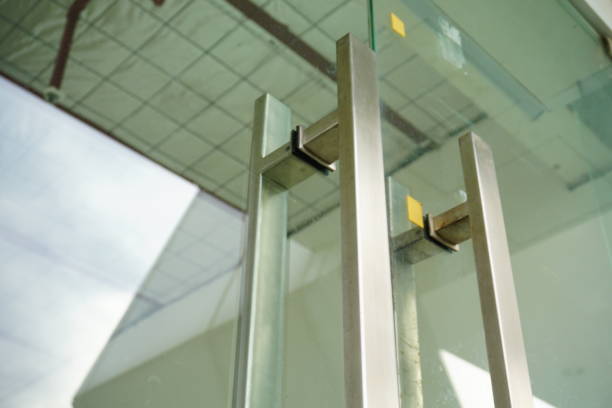 istock Door Handles on a Glass Office Building 862381670