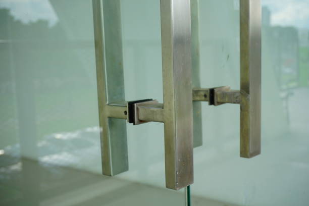 istock Door Handles on a Glass Office Building 862381676