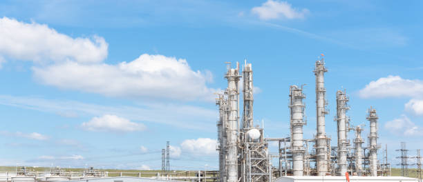 istock Oil refinery column un er cloud blue sky in Pasadena, Texas, USA 862397474
