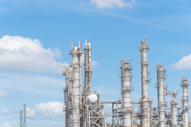 istock Oil refinery column un er cloud blue sky in Pasadena, Texas, USA 862397660