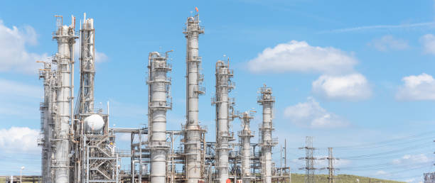 istock Oil refinery column un er cloud blue sky in Pasadena, Texas, USA 862397728