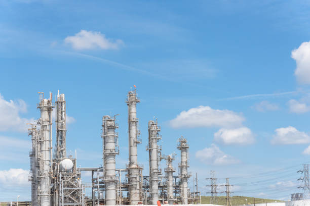istock Oil refinery column un er cloud blue sky in Pasadena, Texas, USA 862397840