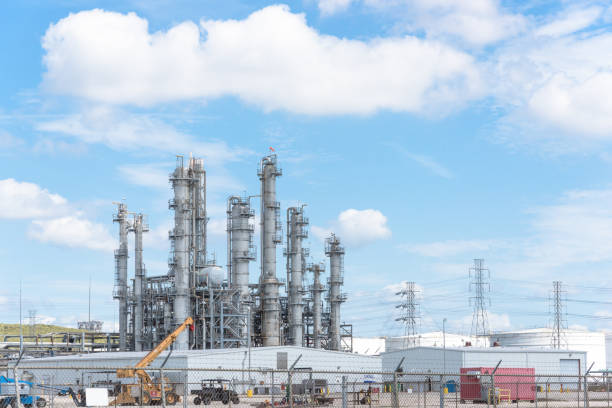 istock Oil refinery column un er cloud blue sky in Pasadena, Texas, USA 862401766
