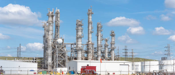 istock Oil refinery column un er cloud blue sky in Pasadena, Texas, USA 862402172