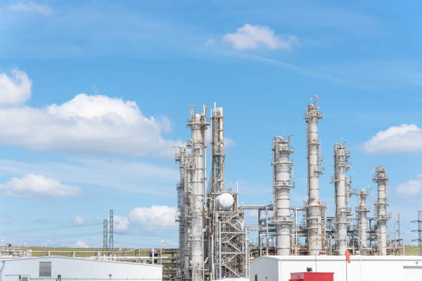 istock Oil refinery column un er cloud blue sky in Pasadena, Texas, USA 862404062