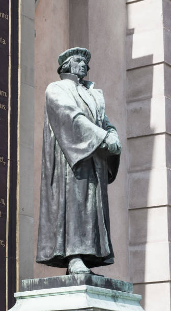istock Statue Olof Pettersson 862404554