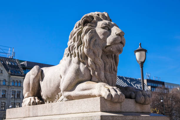 istock Statue of a lion 862404912