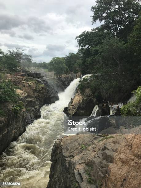 Hogenakkal Falls Stock Photo - Download Image Now - Falling, Beauty In  Nature, Day - iStock