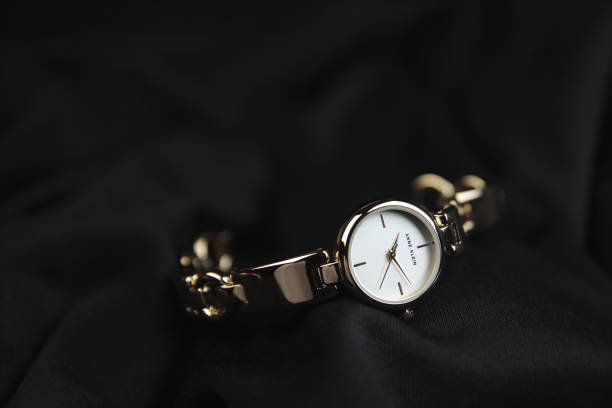 女性 springfield - bracelet jewelry personal accessory wristband ストックフォトと画像