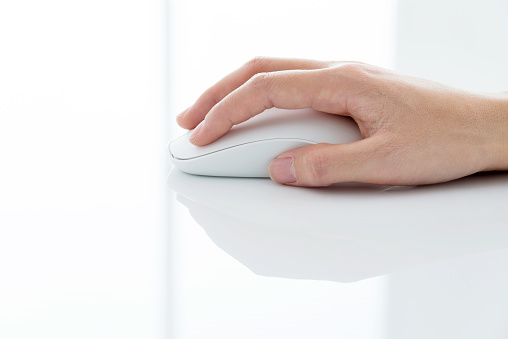 Woman hand using a mouse