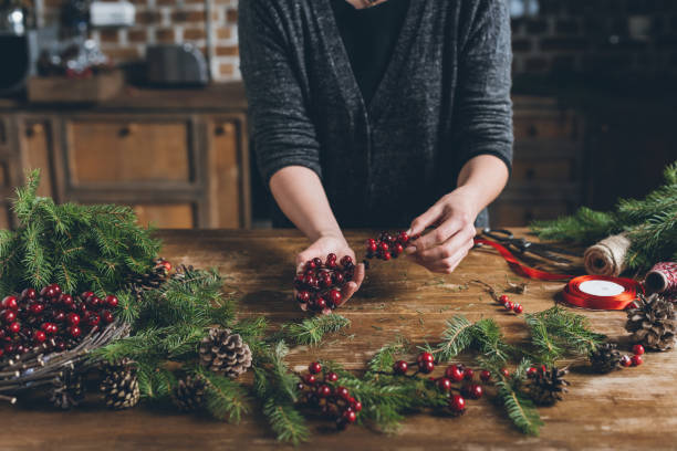 istock florist making Christmas decorations 862570998