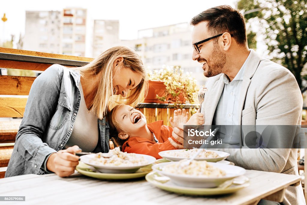 Familie Restaurant genießen - Lizenzfrei Familie Stock-Foto