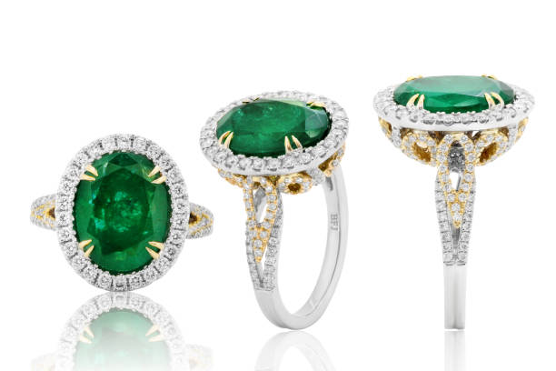 istock emerald ring with diamond in gold , classic jewelry band with gemstone 862579768