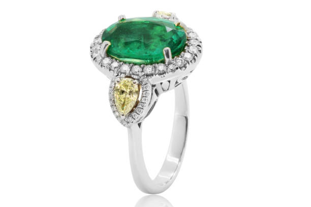 istock emerald ring with diamond in gold , classic jewelry band with gemstone 862579776