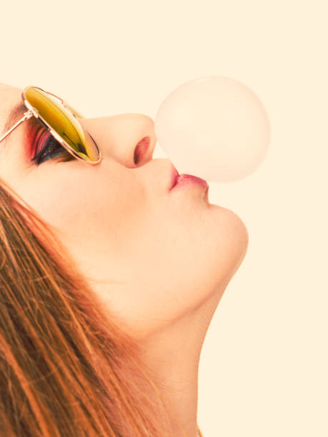istock Woman doing bubble with chewing gum 862579818