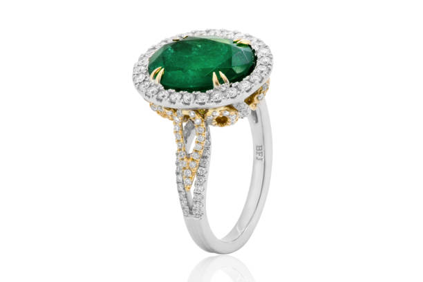 istock emerald ring with diamond in gold , classic jewelry band with gemstone 862582816