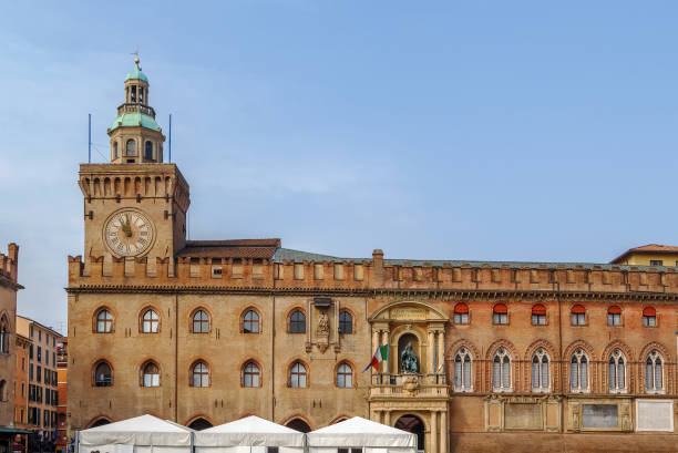 palazzo d'accursio, bologna - bologna italy medieval palace foto e immagini stock