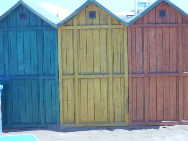 istock Colorful cabins at the sea 862650712