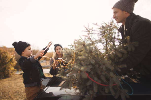 istock Family's picked up their Christmas tree 862672608