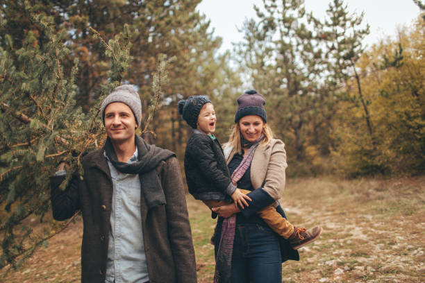istock Family have chosen their Christmas tree 862679556