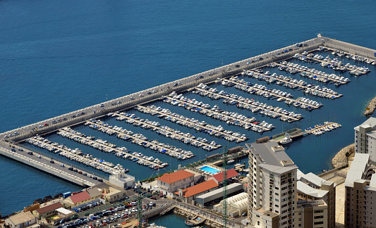 Gibraltar: marina by the old Coaling Island - wharfs with berths for a thousand small boats - photo by M.Torres