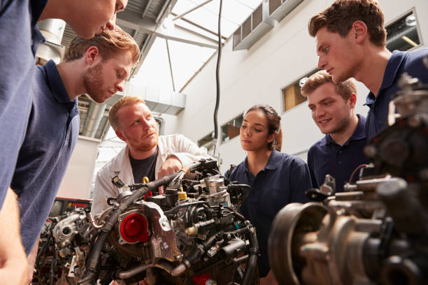 istock Mechanic showing engines to apprentices, low angle 862721538