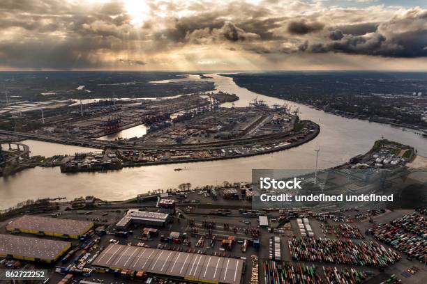 Luftaufnahme Hamburg-foton och fler bilder på Hamnanläggning - Hamnanläggning, Behållare, Drönare - Transportmedel
