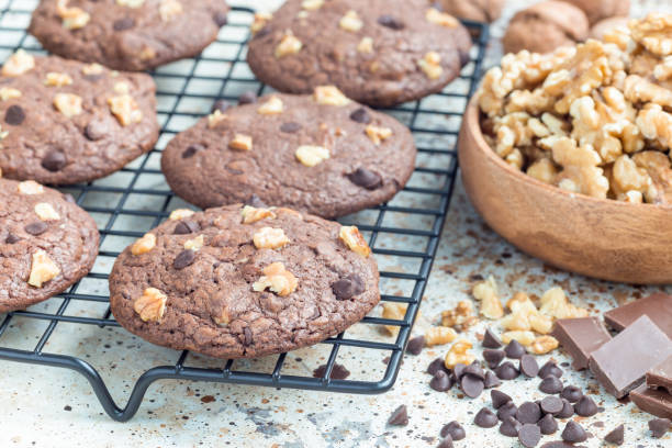 istock Homemade chocolate cookies with walnuts and chocolate chips on cooling rack, horizontal 862739118