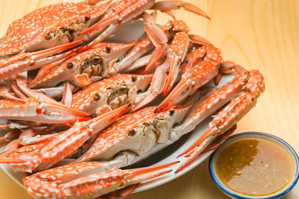 istock Flower crab group steamed on wood background 862759400