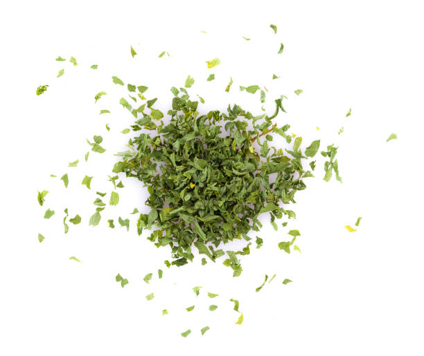 istock dried parsley isolated on white background 862763138