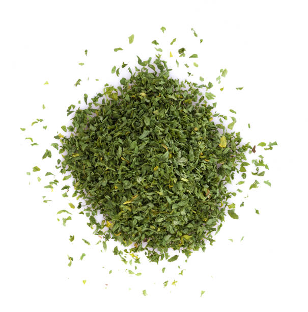 istock dried parsley isolated on white background 862769690