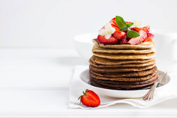 istock Ombre chocolate pancakes with fresh strawberry on white background 862801718
