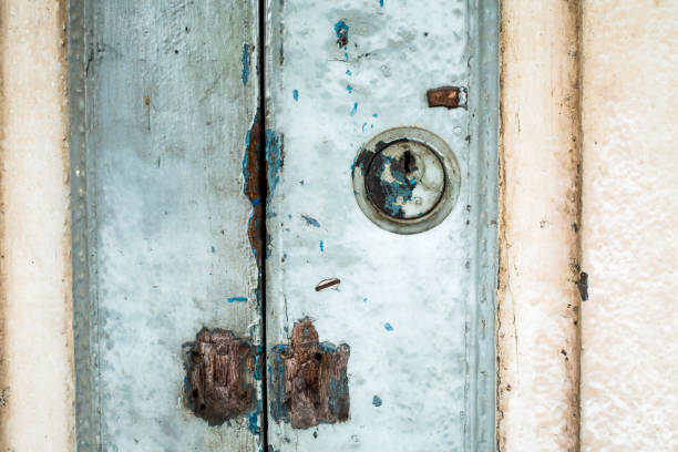 istock Old rusty metal lock with old wooden door, closeup 862802124