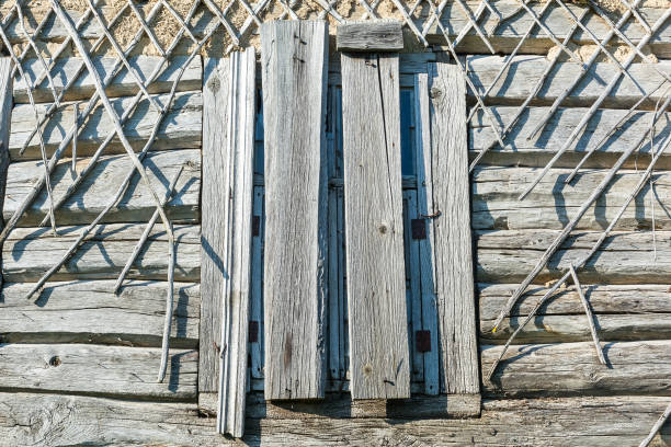 old wooden house - forest hut window autumn imagens e fotografias de stock