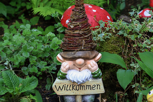 Garden gnome / The text on the label: welcome