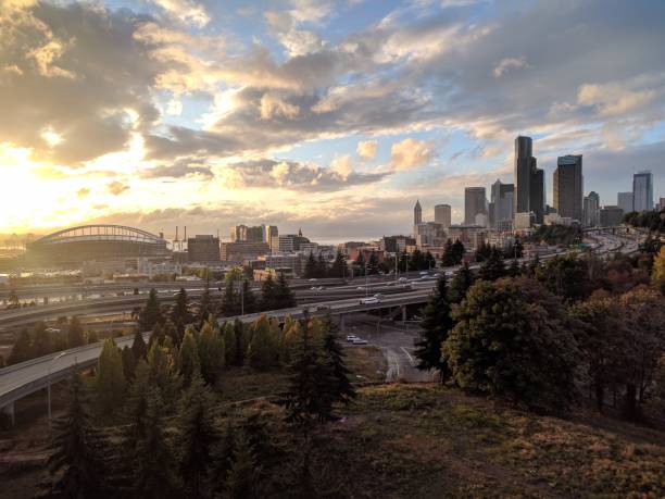 istock Seattle skyline from Jose Rizal Bridge 863032200