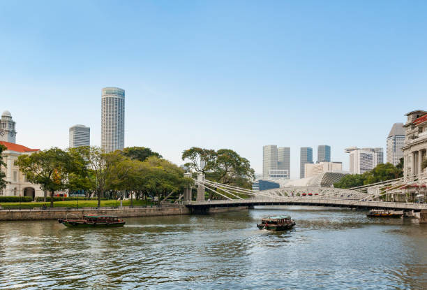 istock Cavenagh Bridge In Boat Quay, Singapore 863097084