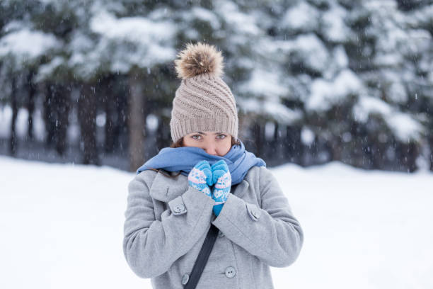 istock Pretty woman with hat in winter nature 863125310