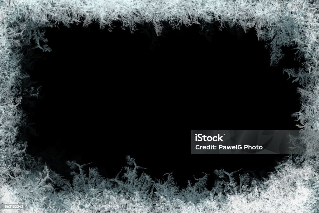 Marco de cristales de hielo decorativos sobre fondo negro mate - Foto de stock de Escarcha libre de derechos