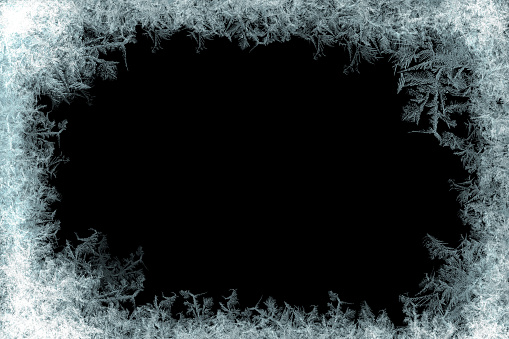 Marco de cristales de hielo decorativos sobre fondo negro mate photo
