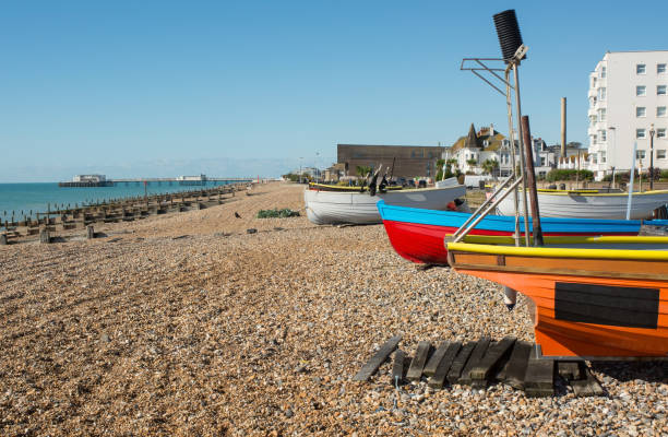 worthing beach and seafront, западный суссекс, англия - worthing стоковые фото и изображения