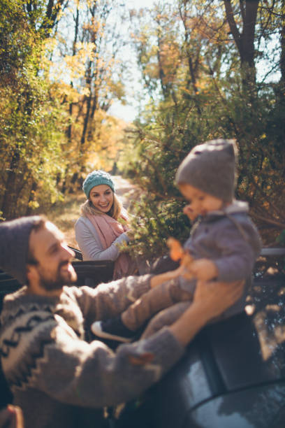 istock Young family have chosen their Christmas tree 863242438