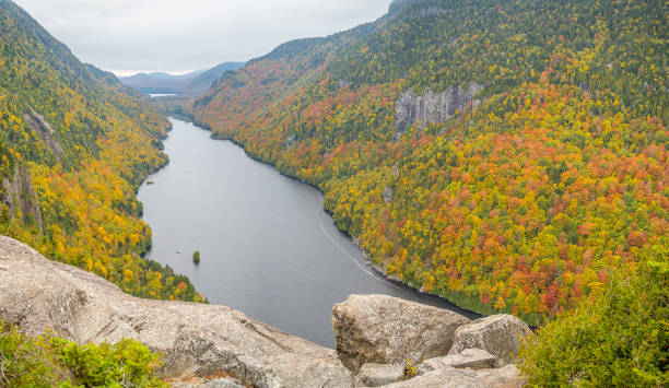 istock Cliff over Lower Ausable Lake in Adirondacks 863307568