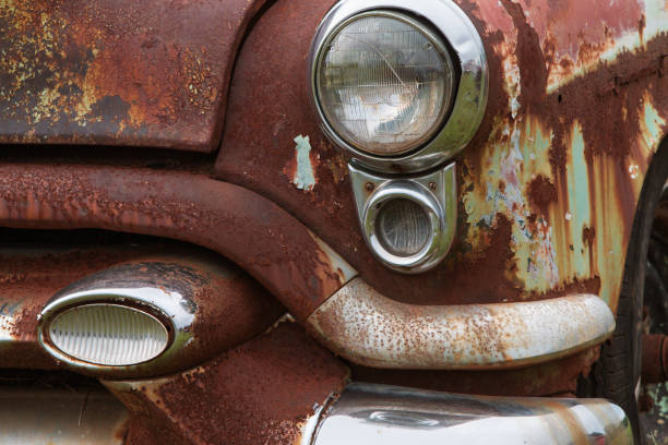 istock Cracked Headlight And Chipped Paint On Old Rusted Junkyard Car 863329550