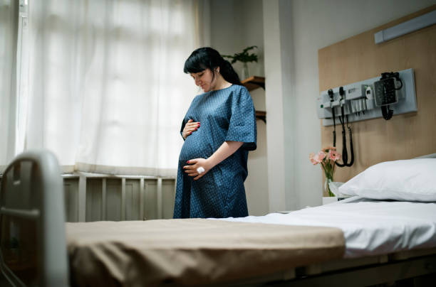 妊娠妊娠中の女性 - maternity clinic ストックフォトと画像