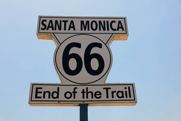 historyczna trasa 66 drogowskaz w santa monica. kalifornia. usa - santa monica beach santa monica freeway santa monica california zdjęcia i obrazy z banku zdjęć