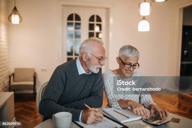 Photo libre de droit de Nous Pourrions Juste Être Capables De Soffrir Ces Vacances  banque d'images et plus d'images libres de droit de Retraite