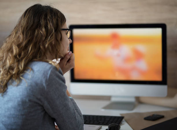 istock Sitting in office and thinking about family 863521564